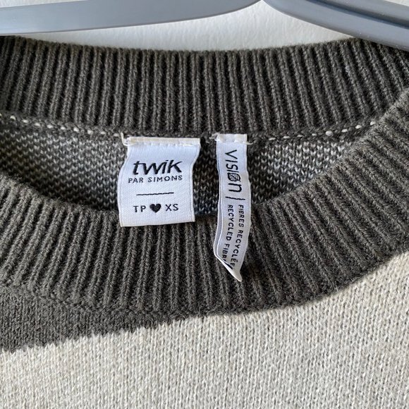 Twik Swirl Pattern Sweater - Picture 3 of 4